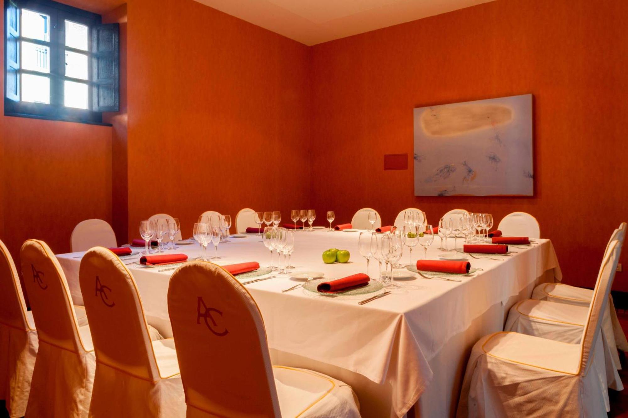 Ac Hotel Palacio De Santa Ana By Marriott Вальядолид Экстерьер фото A private dining room at the Mandarin Oriental, Madrid