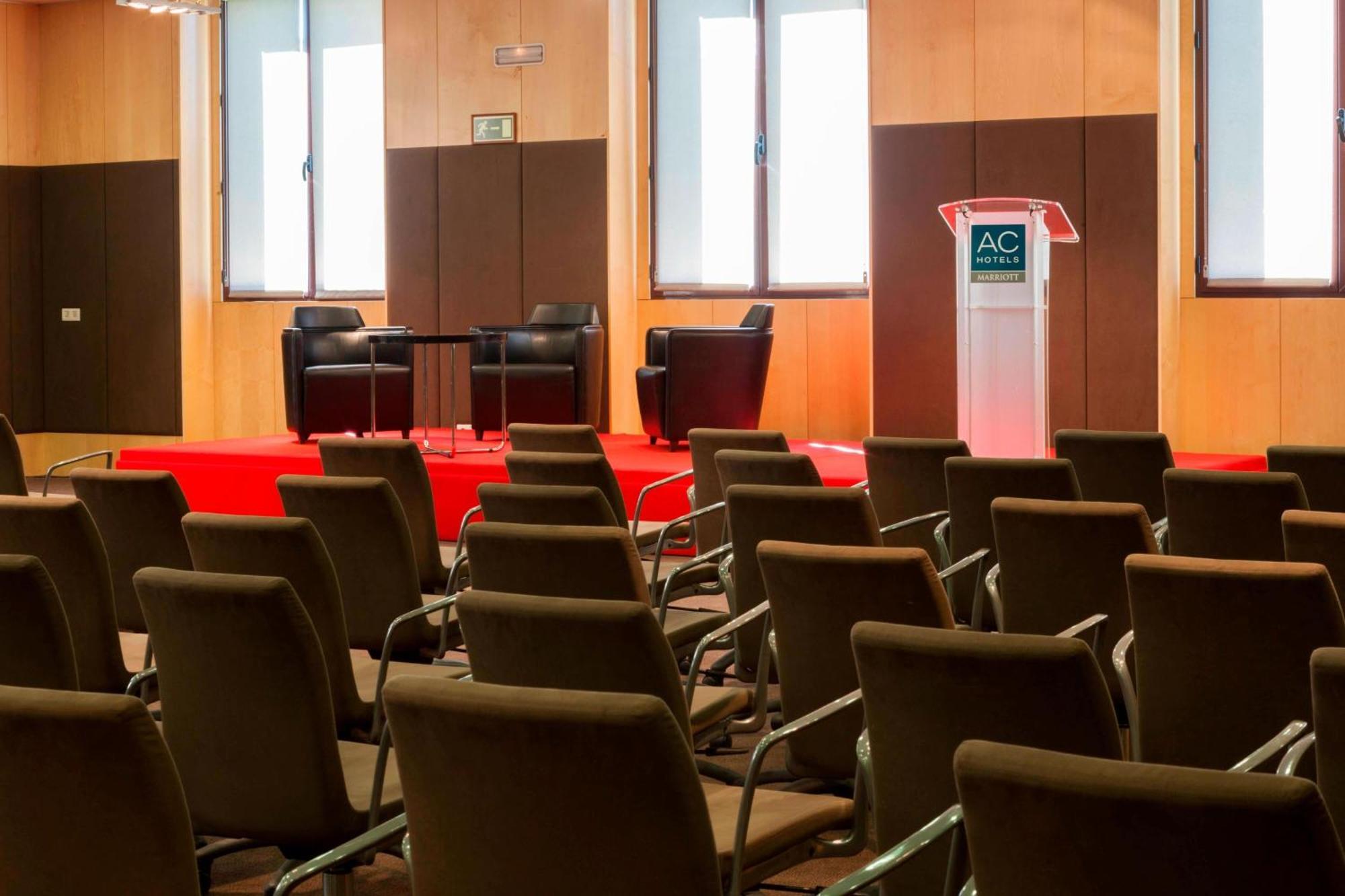 Ac Hotel Palacio De Santa Ana By Marriott Вальядолид Экстерьер фото The press conference room