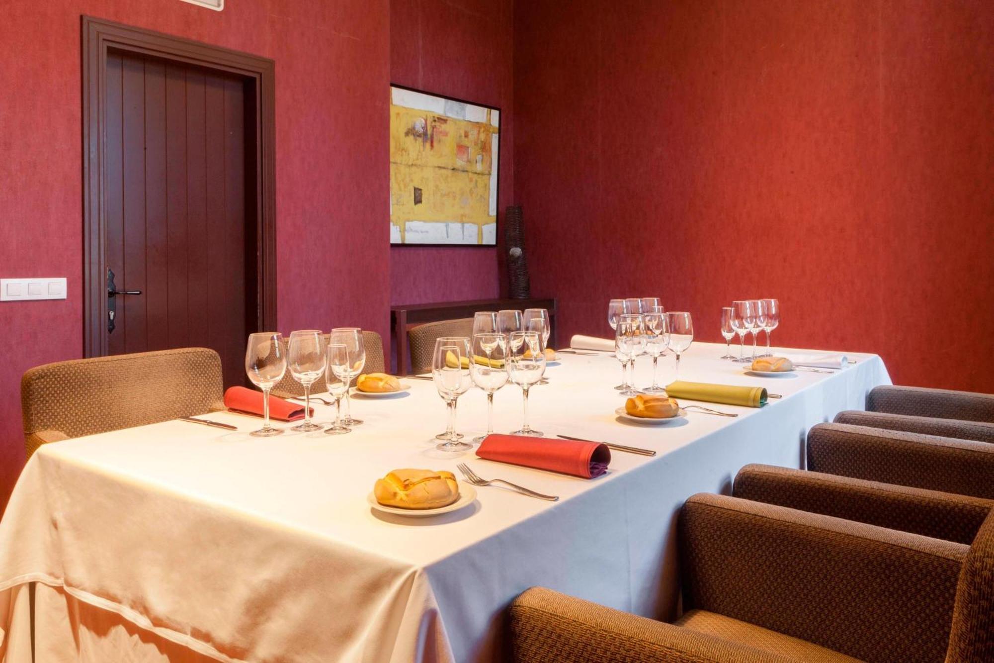 Ac Hotel Palacio De Santa Ana By Marriott Вальядолид Экстерьер фото Tasting room
