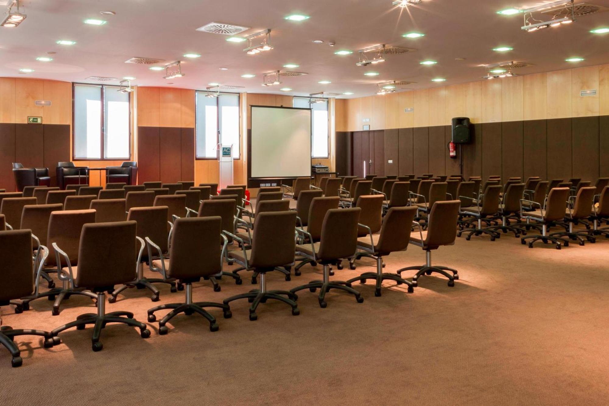 Ac Hotel Palacio De Santa Ana By Marriott Вальядолид Экстерьер фото The main conference room
