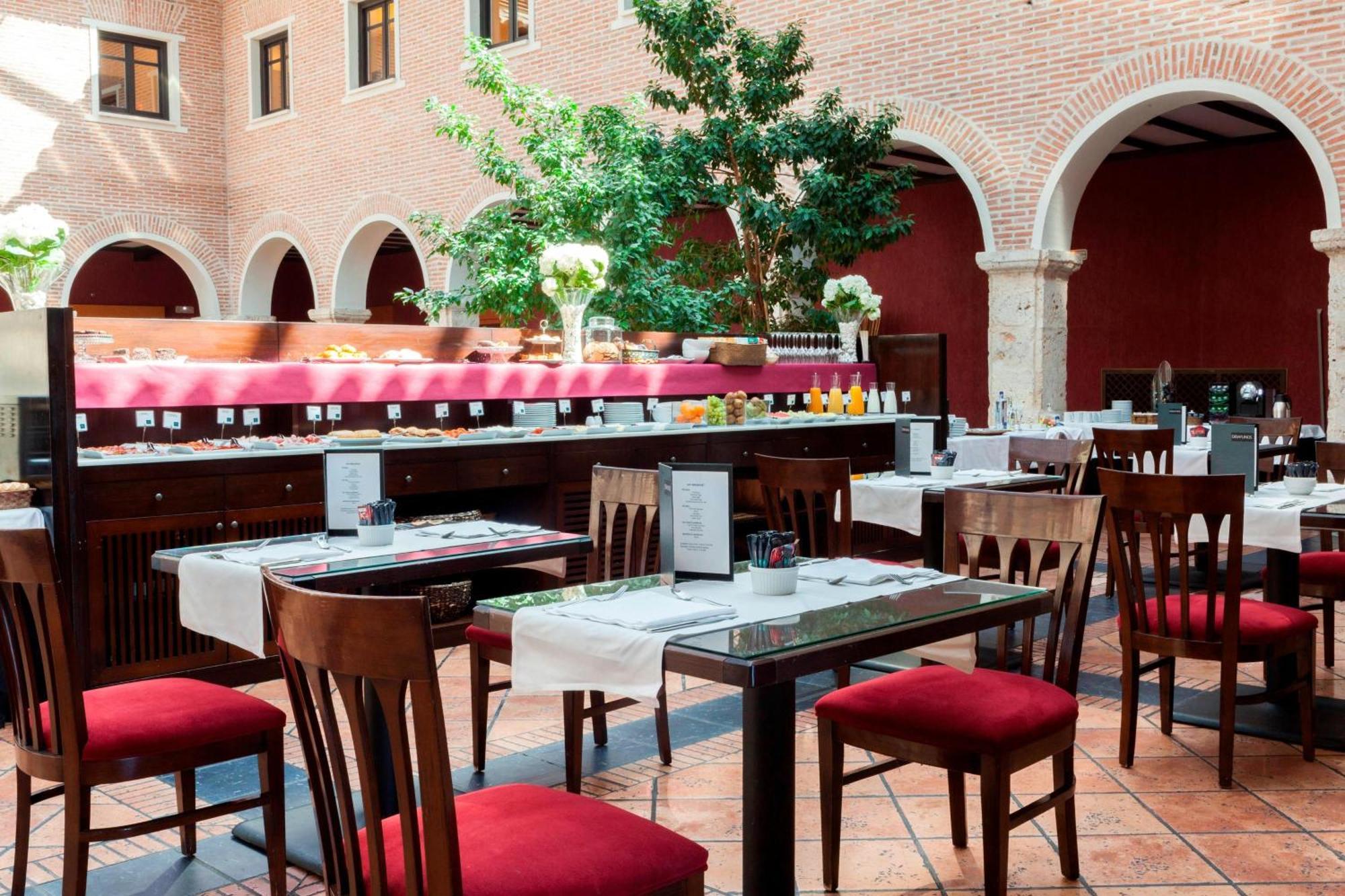 Ac Hotel Palacio De Santa Ana By Marriott Вальядолид Экстерьер фото Restaurant in the hotel