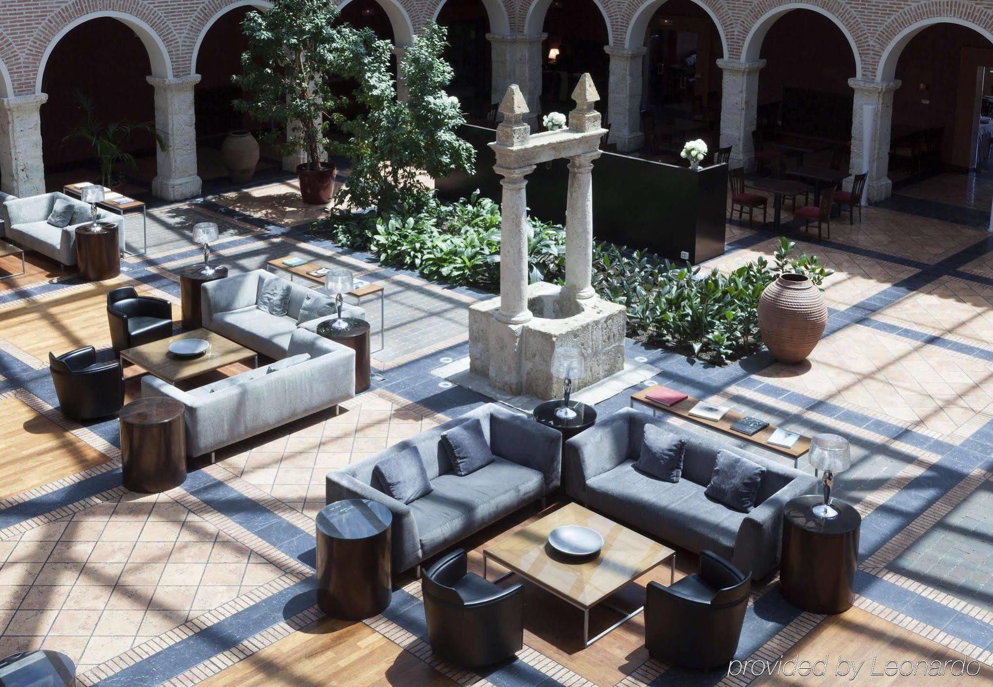 Ac Hotel Palacio De Santa Ana By Marriott Вальядолид Экстерьер фото The hotel's lobby